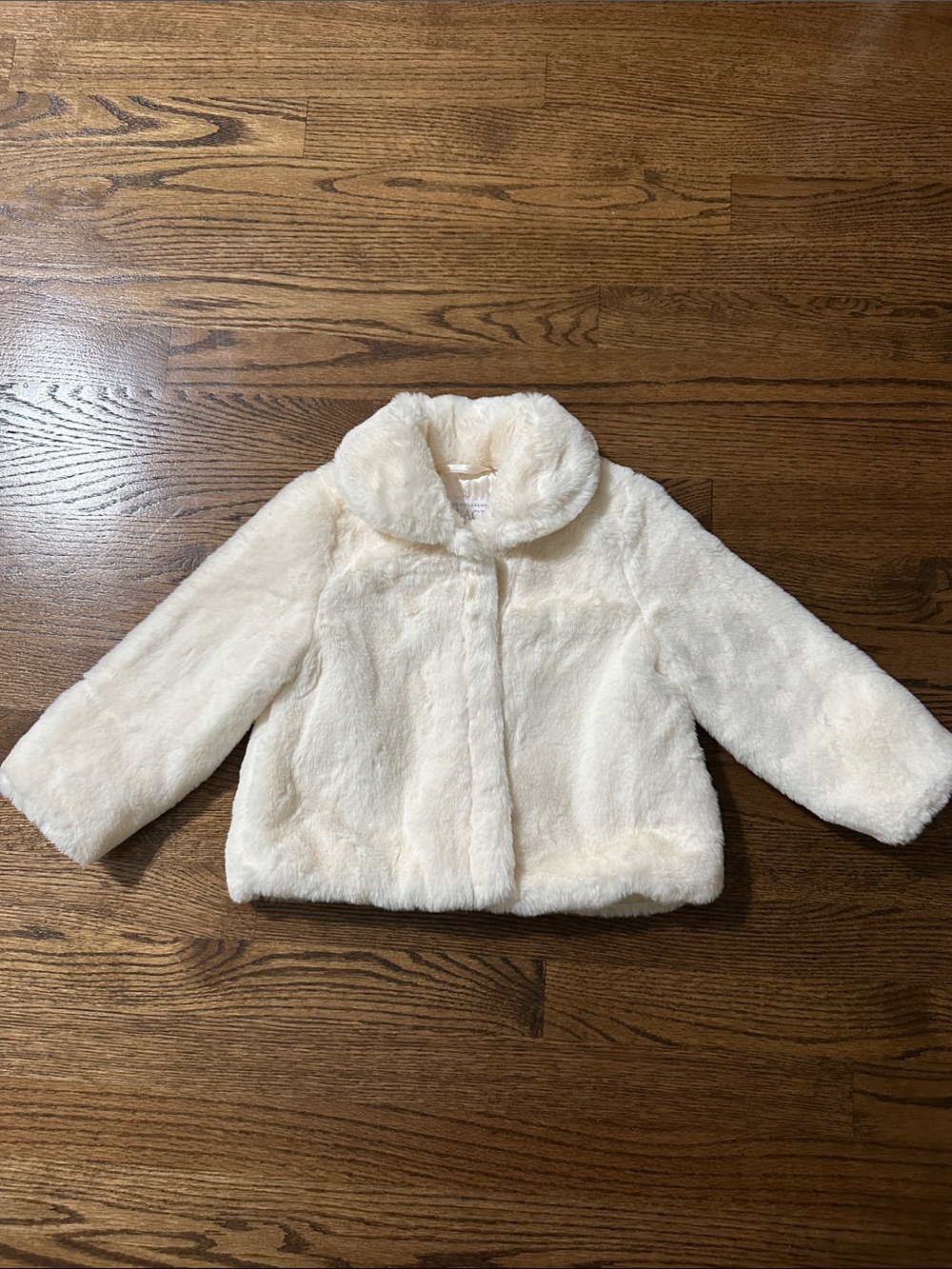 NWT Girl’s White Faux Fur Winter Christmas Coat size 3T